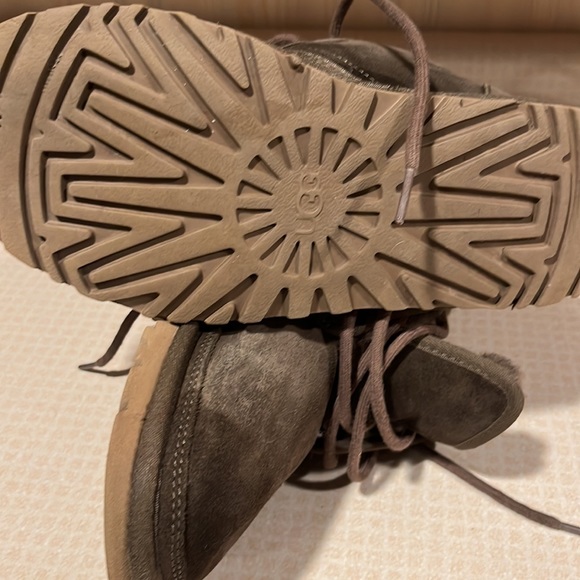 Ugg neumel womens boots size 7 used - Picture 5 of 5